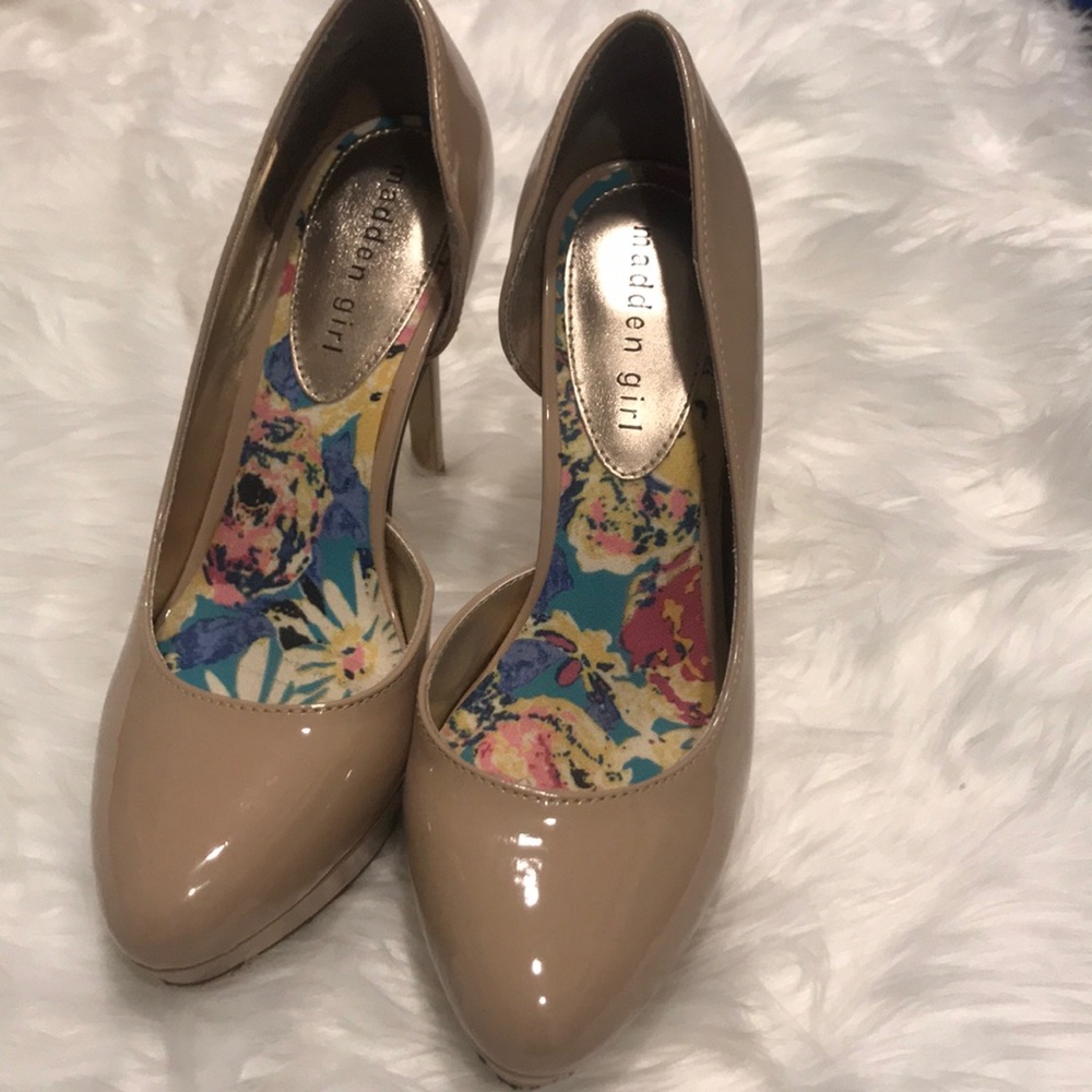 Nude patent heels
